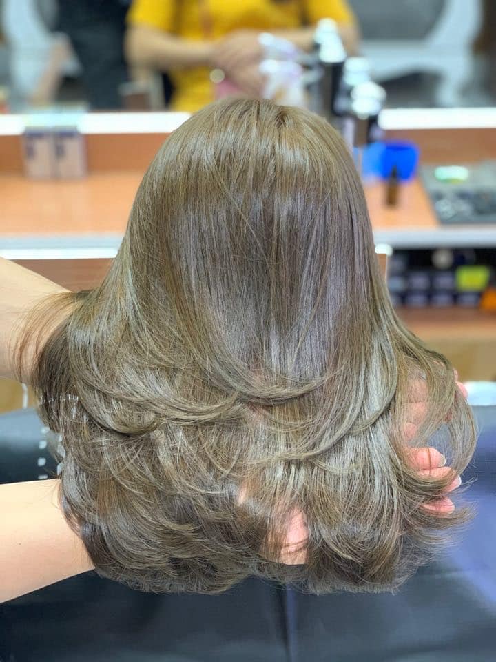 Salon tóc Hà Giang sẽ là điểm đến lý tưởng cho những ai muốn có được mái tóc đẹp và chất lượng. Xem hình ảnh liên quan để tìm hiểu thêm về các dịch vụ tóc chuyên nghiệp và đội ngũ thợ tóc tốt nhất.