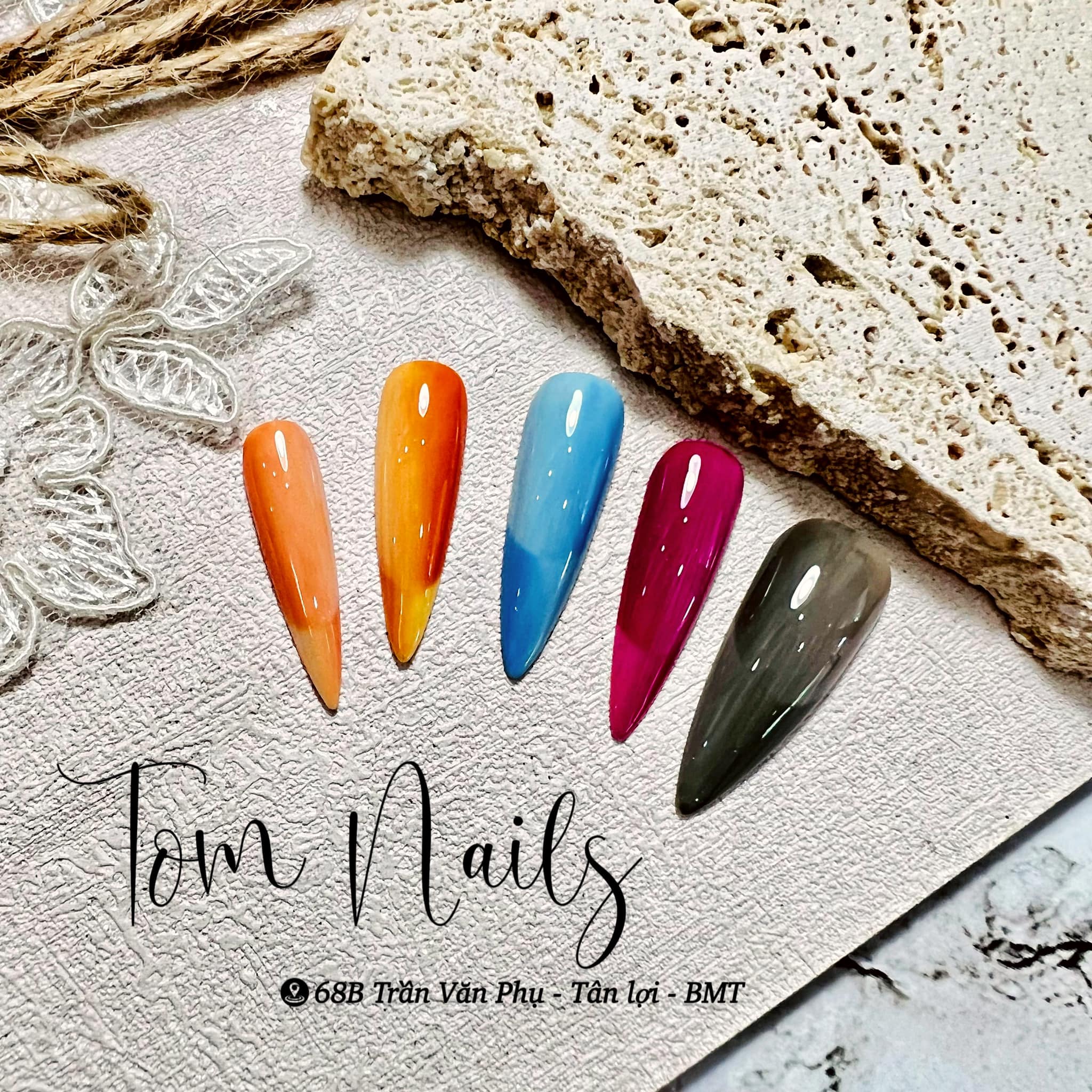 Đào tạo nghề nail Buôn Ma Thuột: Bạn đang muốn trở thành một chuyên viên làm nails chuyên nghiệp và thành công trong ngành làm đẹp? Chúng tôi cung cấp khóa học đào tạo nghề nail tại Buôn Ma Thuột, với đội ngũ giảng viên giàu kinh nghiệm và phương pháp giảng dạy hiện đại. Hãy đăng ký khóa học của chúng tôi để học hỏi, trau dồi kỹ năng và trở thành một chuyên viên làm nails chuyên nghiệp trong tương lai!