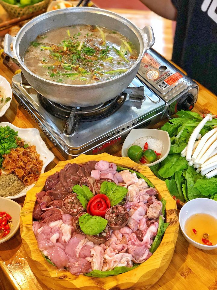 Lòng quán Yummy ảnh 2