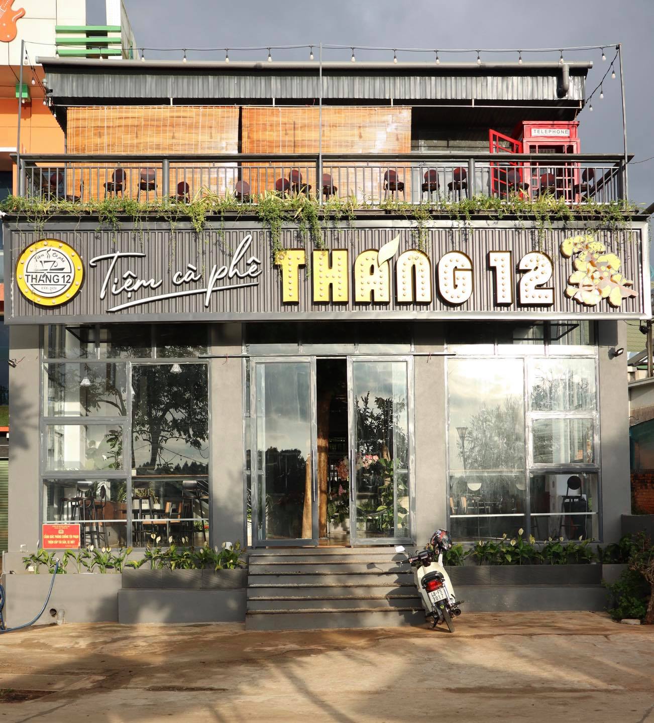 Tiệm cà phê Tháng 12 ảnh 1