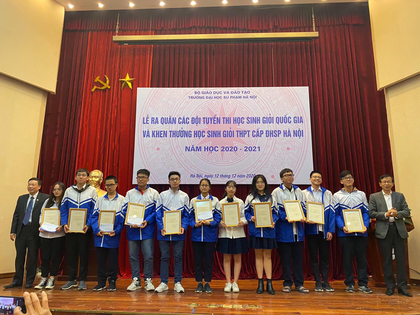 Trường THPT Chuyên Đại học Sư phạm ảnh 2