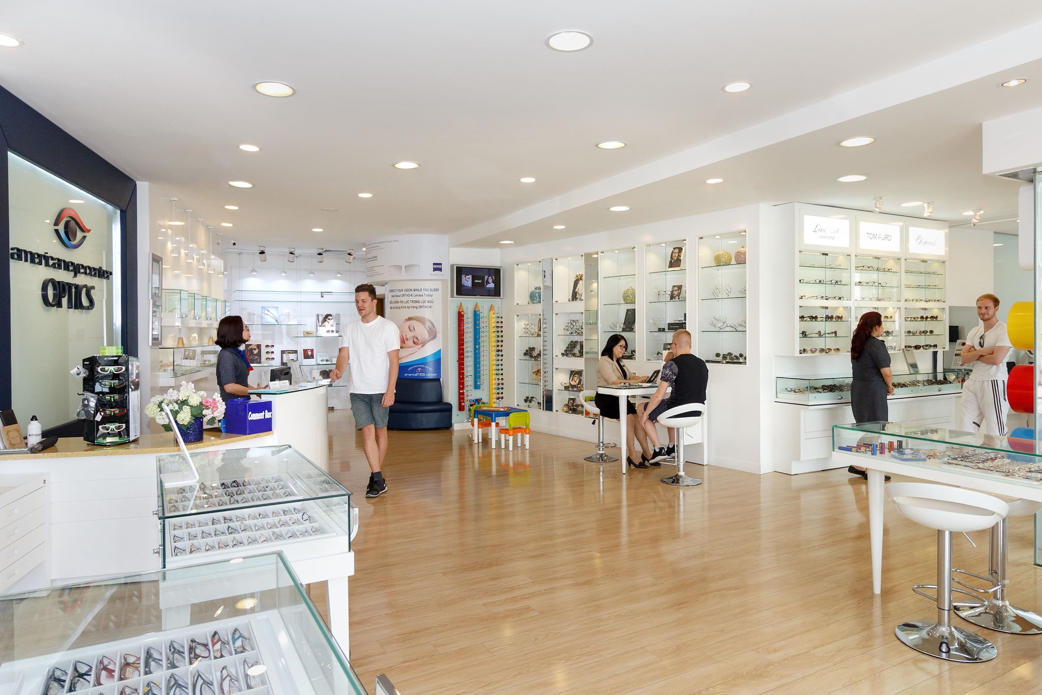 Phòng khám Mắt American Eye Center ảnh 2