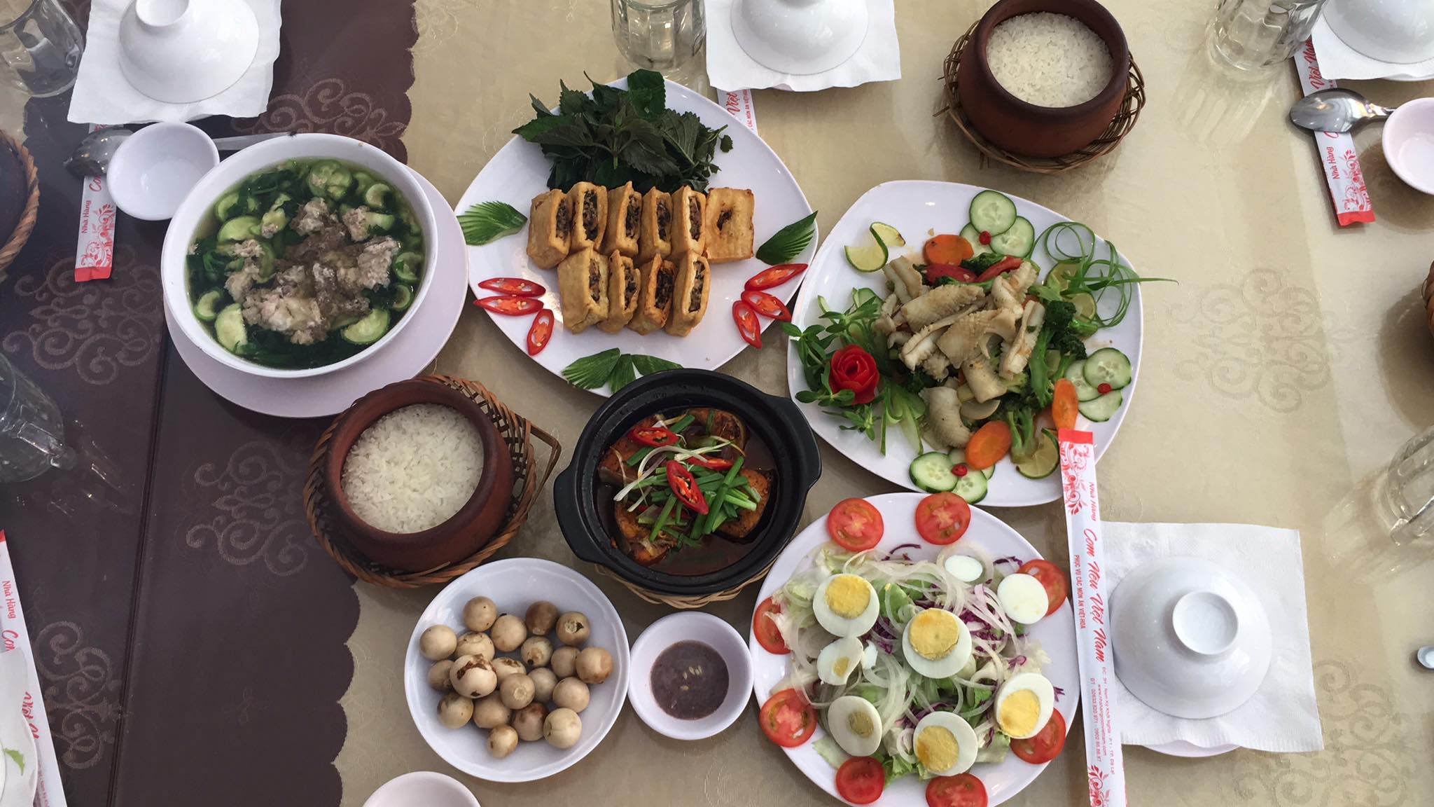 Nhà hàng cơm niêu Việt Nam ảnh 1