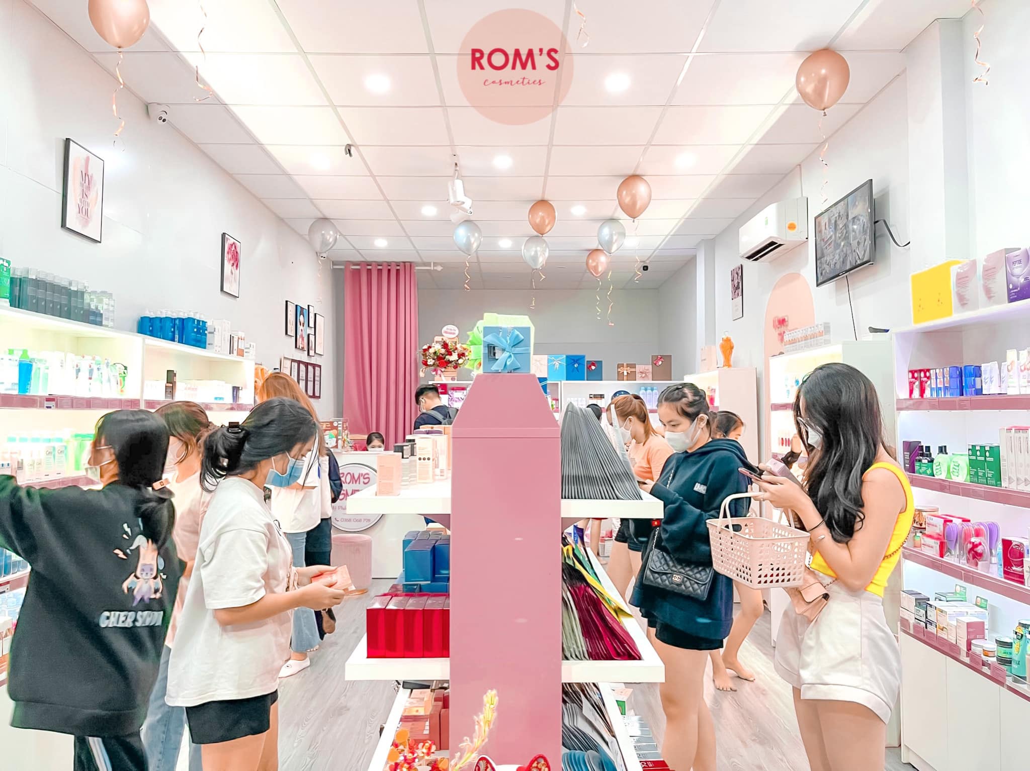 Rom's Cosmetics ảnh 1