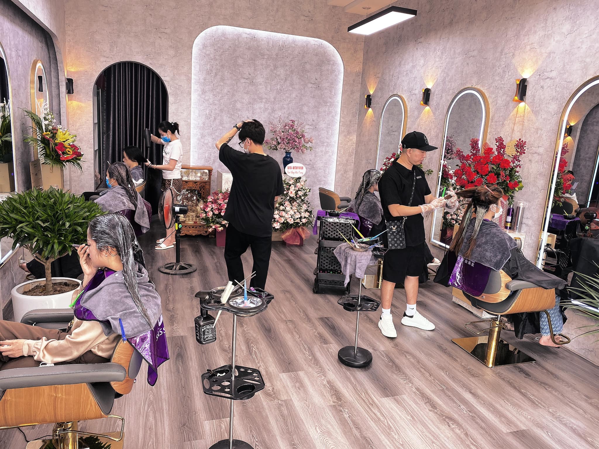 1992 Hair Salon ảnh 1