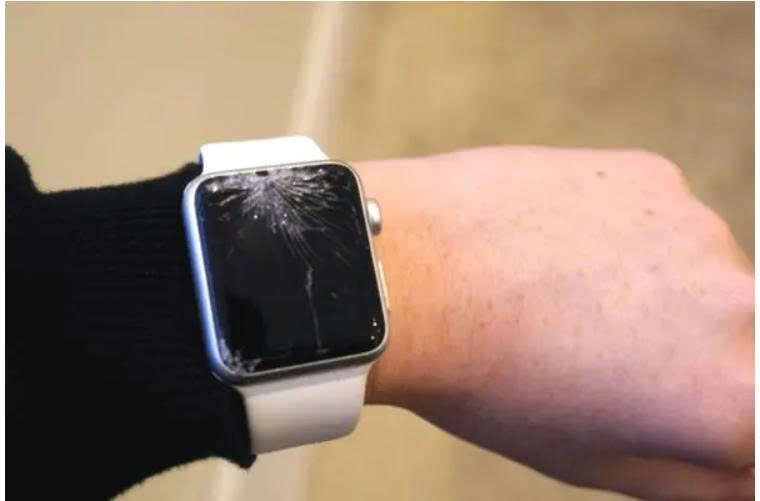Vỡ mặt kính đồng hồ Apple Watch rất thường gặp ảnh 2