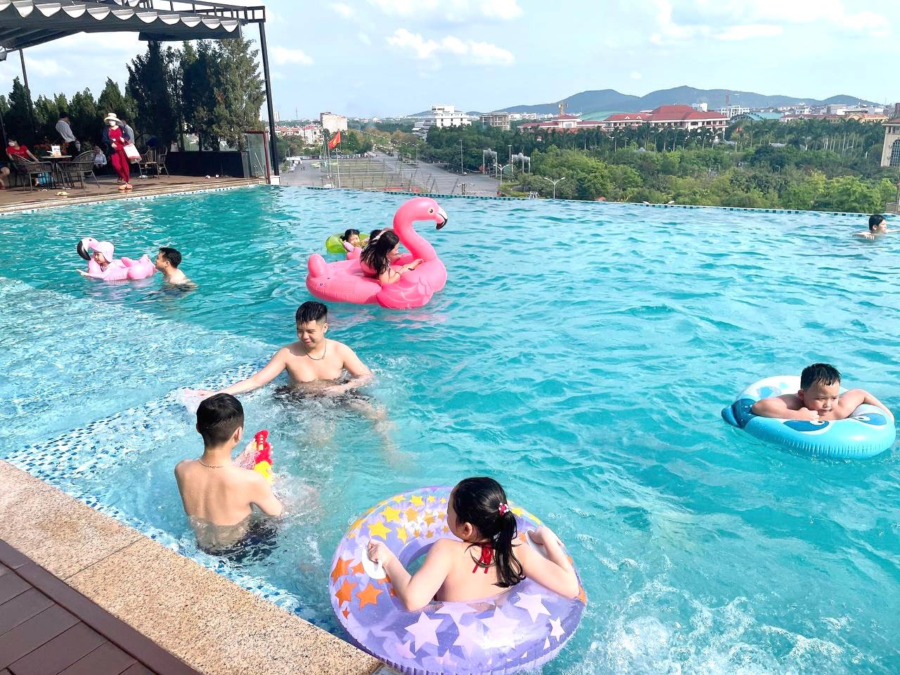 Bể bơi vô cực Mandala Hotel & Spa Bắc Ninh ảnh 2