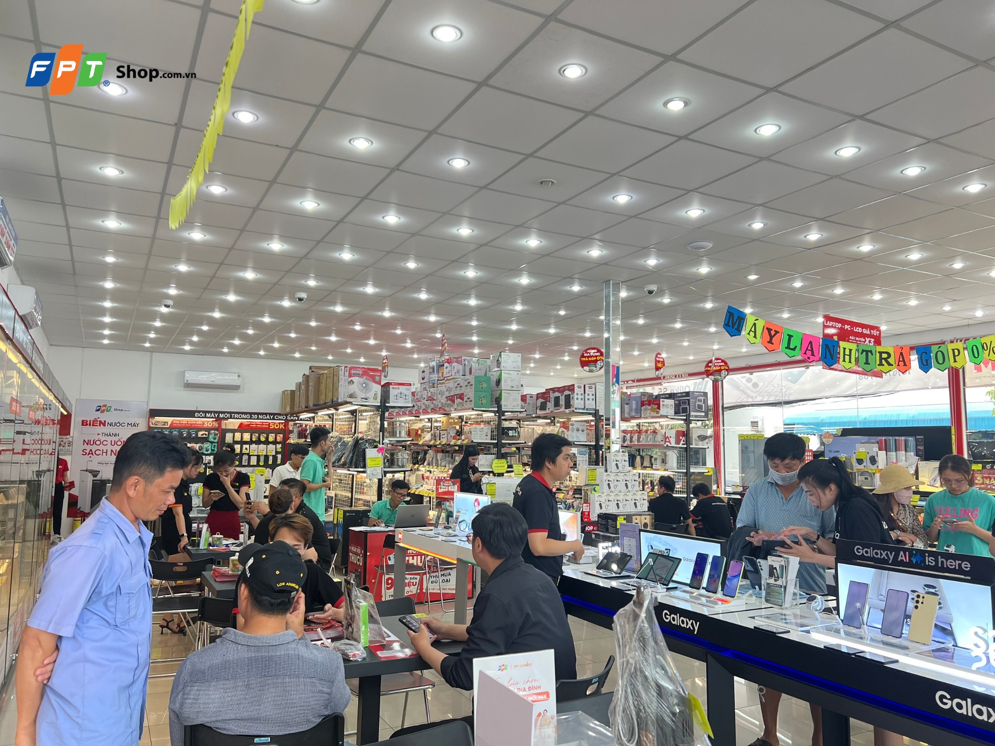 FPT Shop ảnh 2