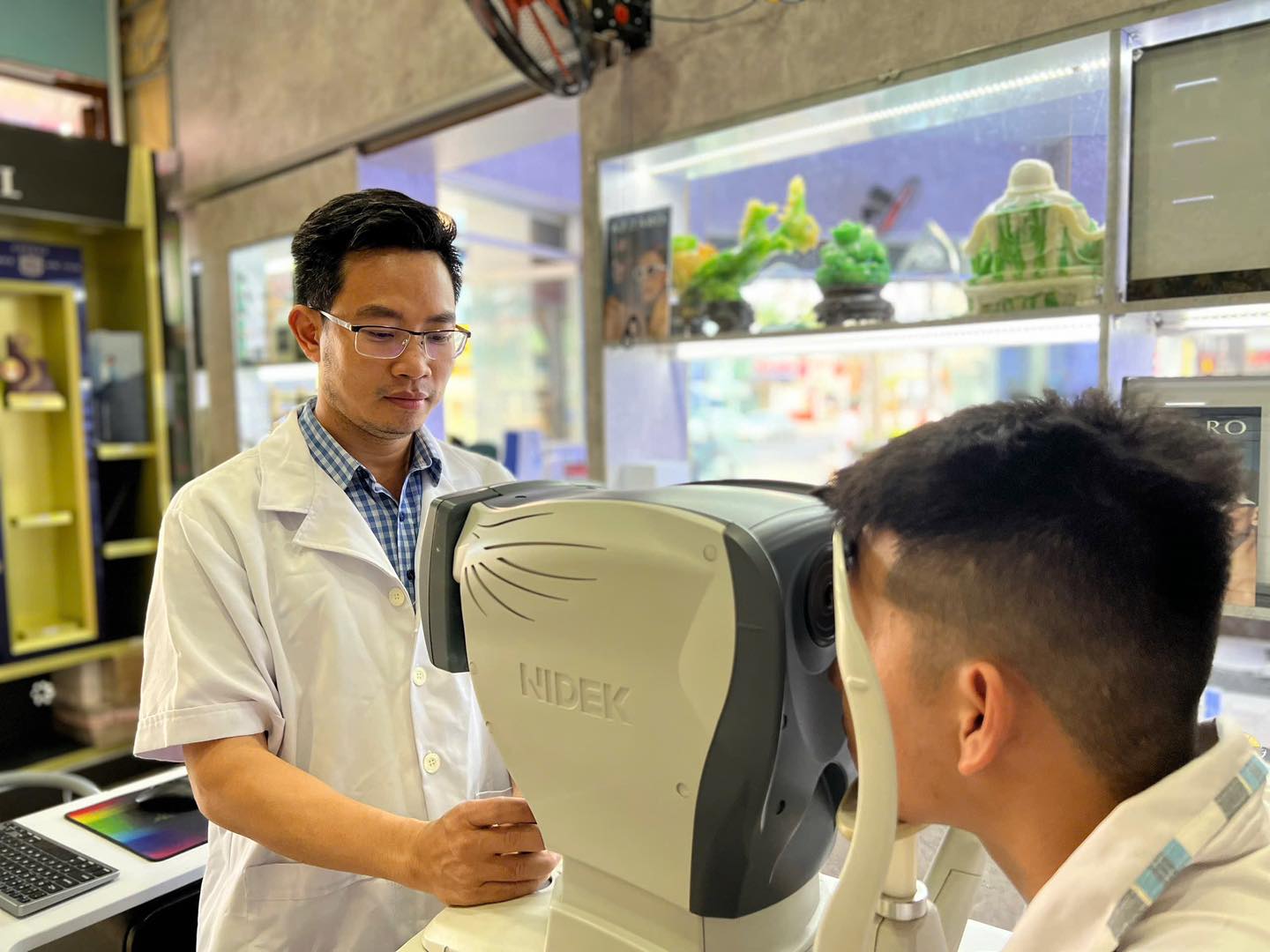 Kính thuốc Sỹ Hoàng ảnh 1