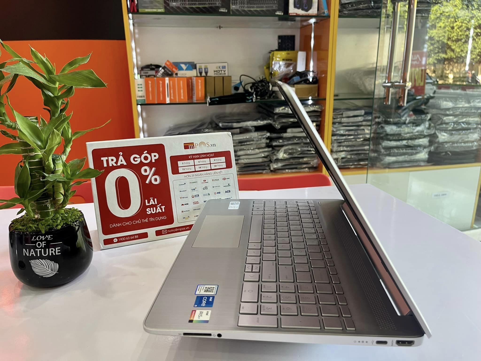 Laptop Alpha ảnh 1