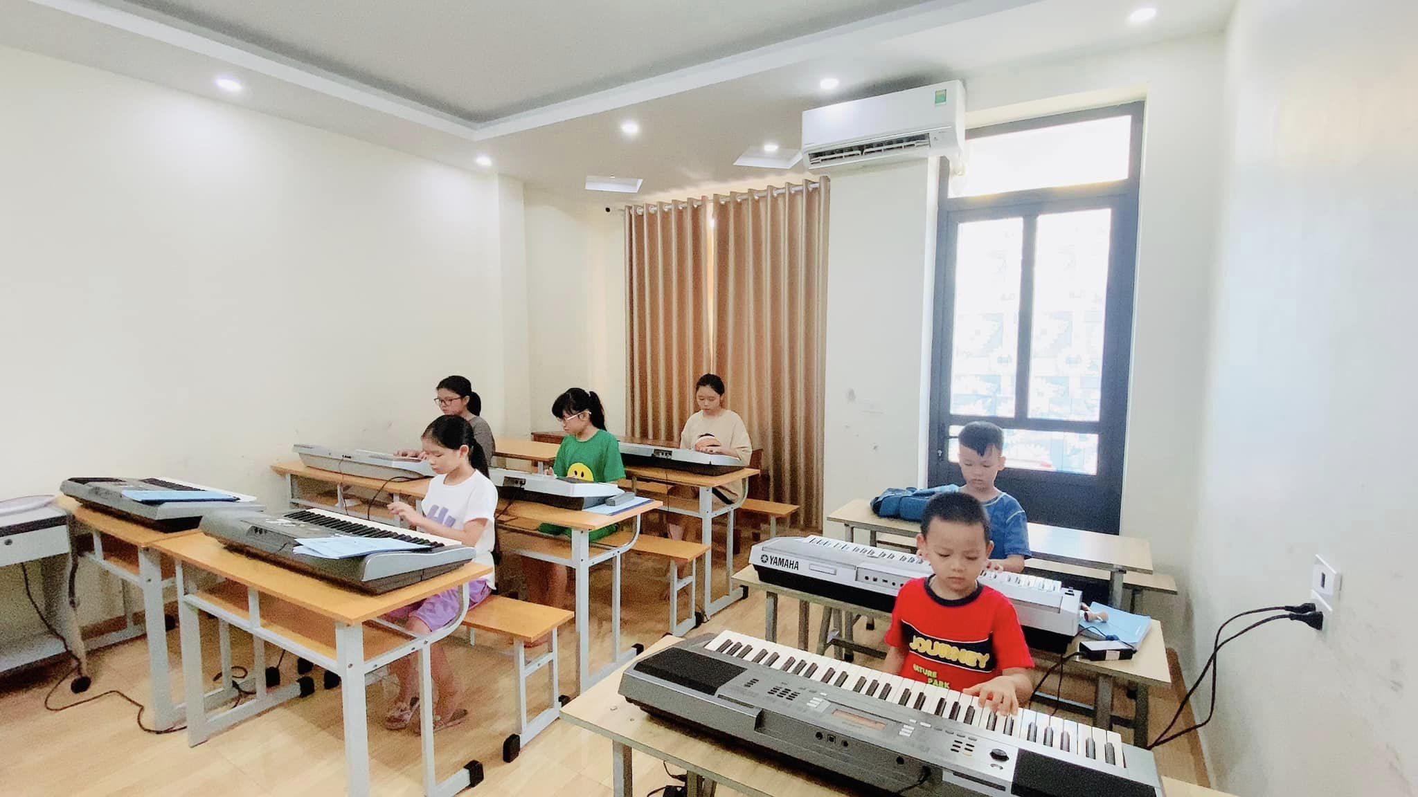 Lớp piano cô Ngọc ảnh 1