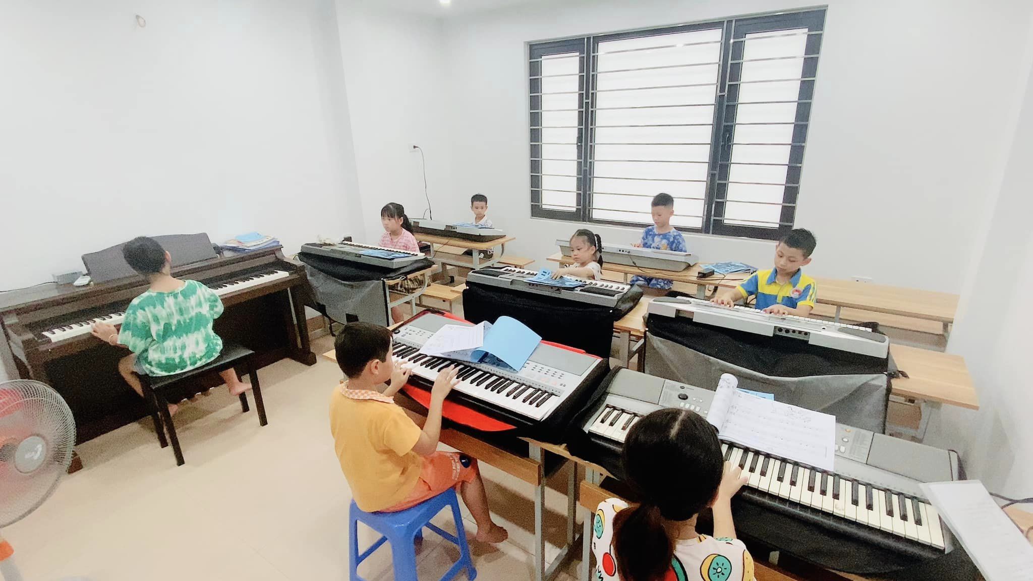 Lớp piano cô Ngọc ảnh 2