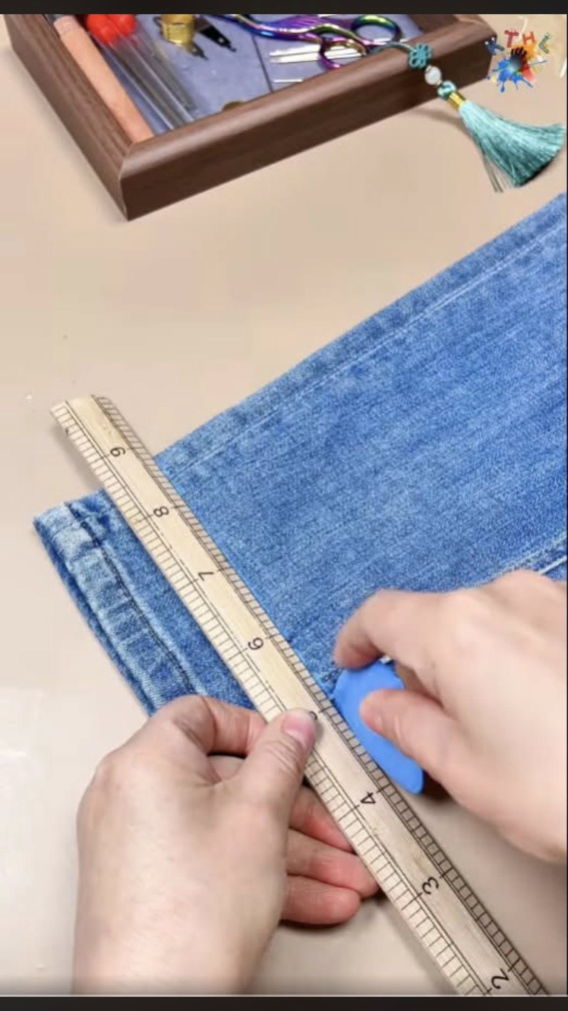 Thy Do sửa quần áo ảnh 2