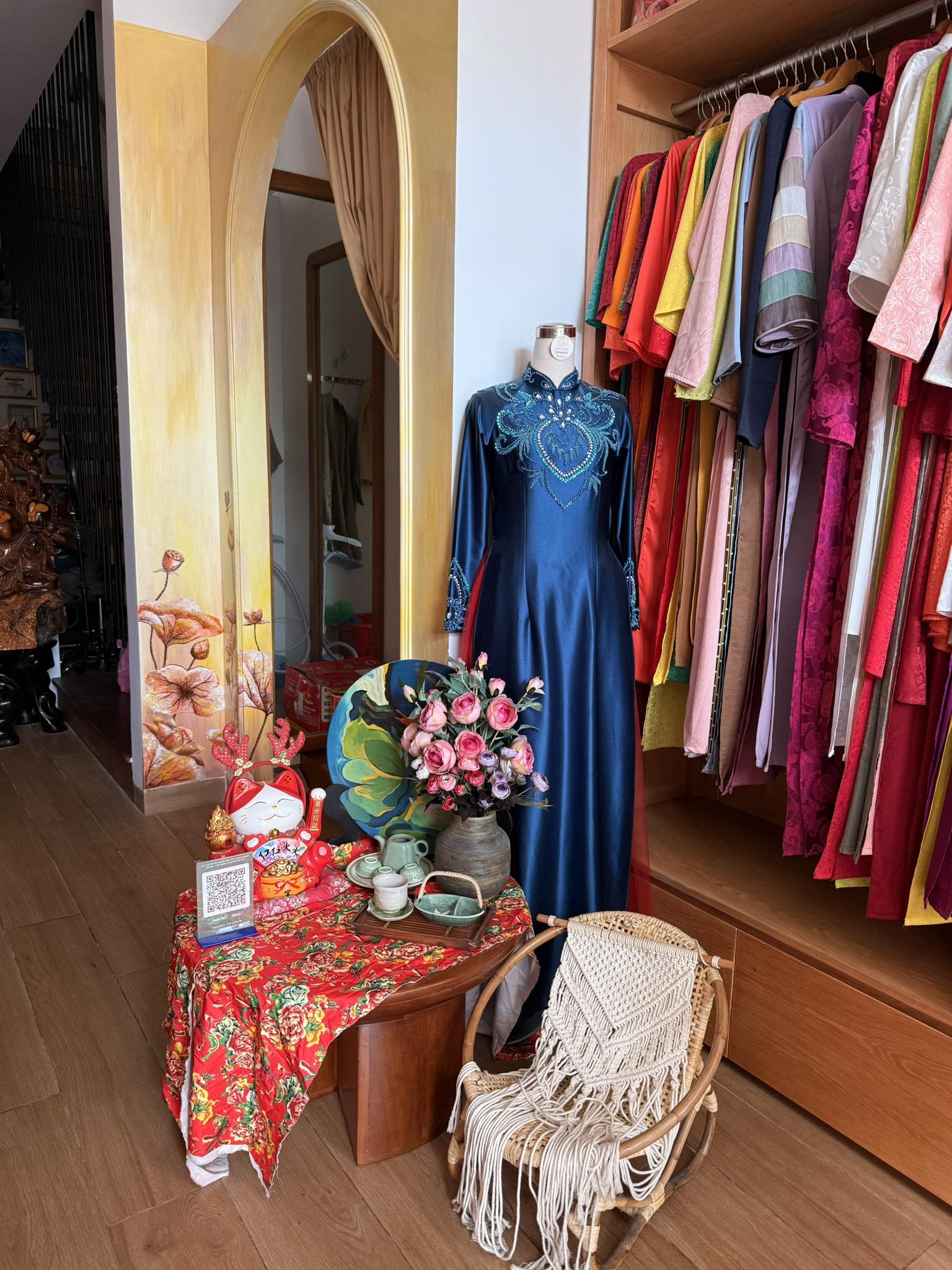 Trang phục Cẩm Ni ảnh 2