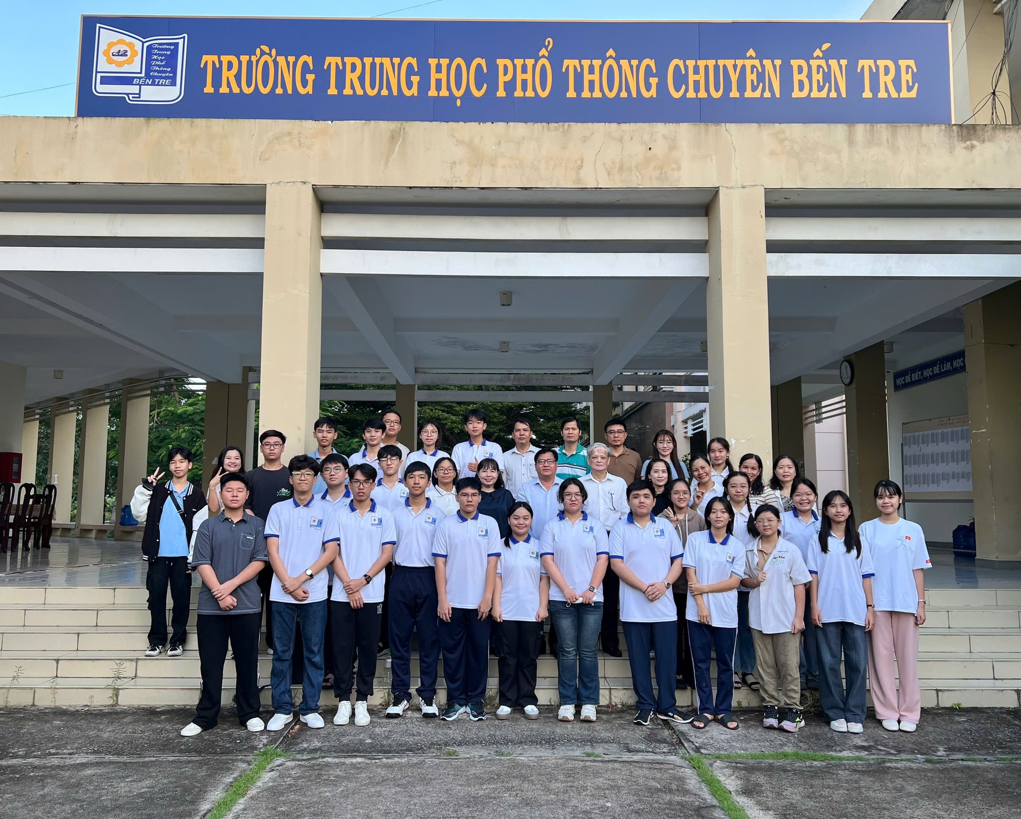 Trường THPT Chuyên Bến Tre ảnh 1