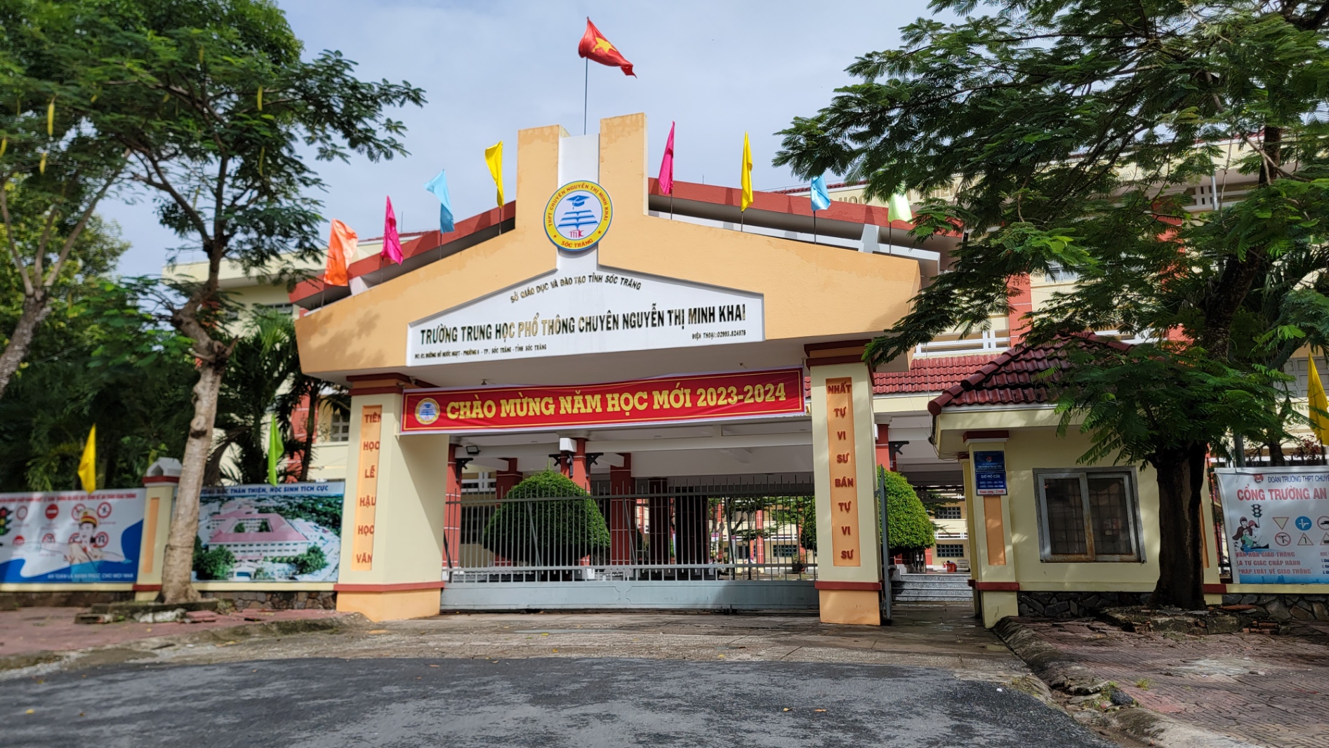 Trường THPT Chuyên Nguyễn Thị Minh Khai ảnh 2