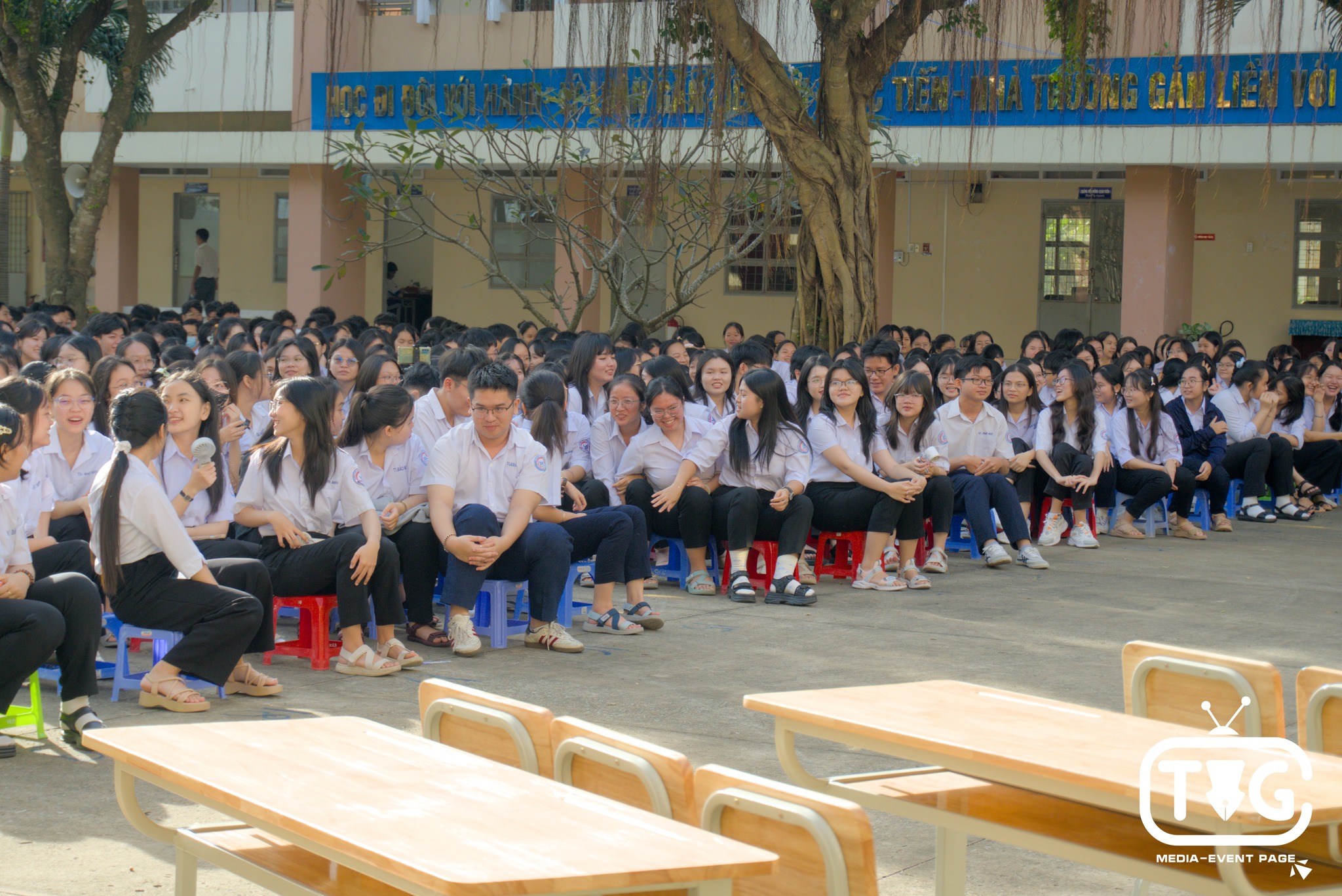 Trường THPT Chuyên Trần Văn Giàu ảnh 2