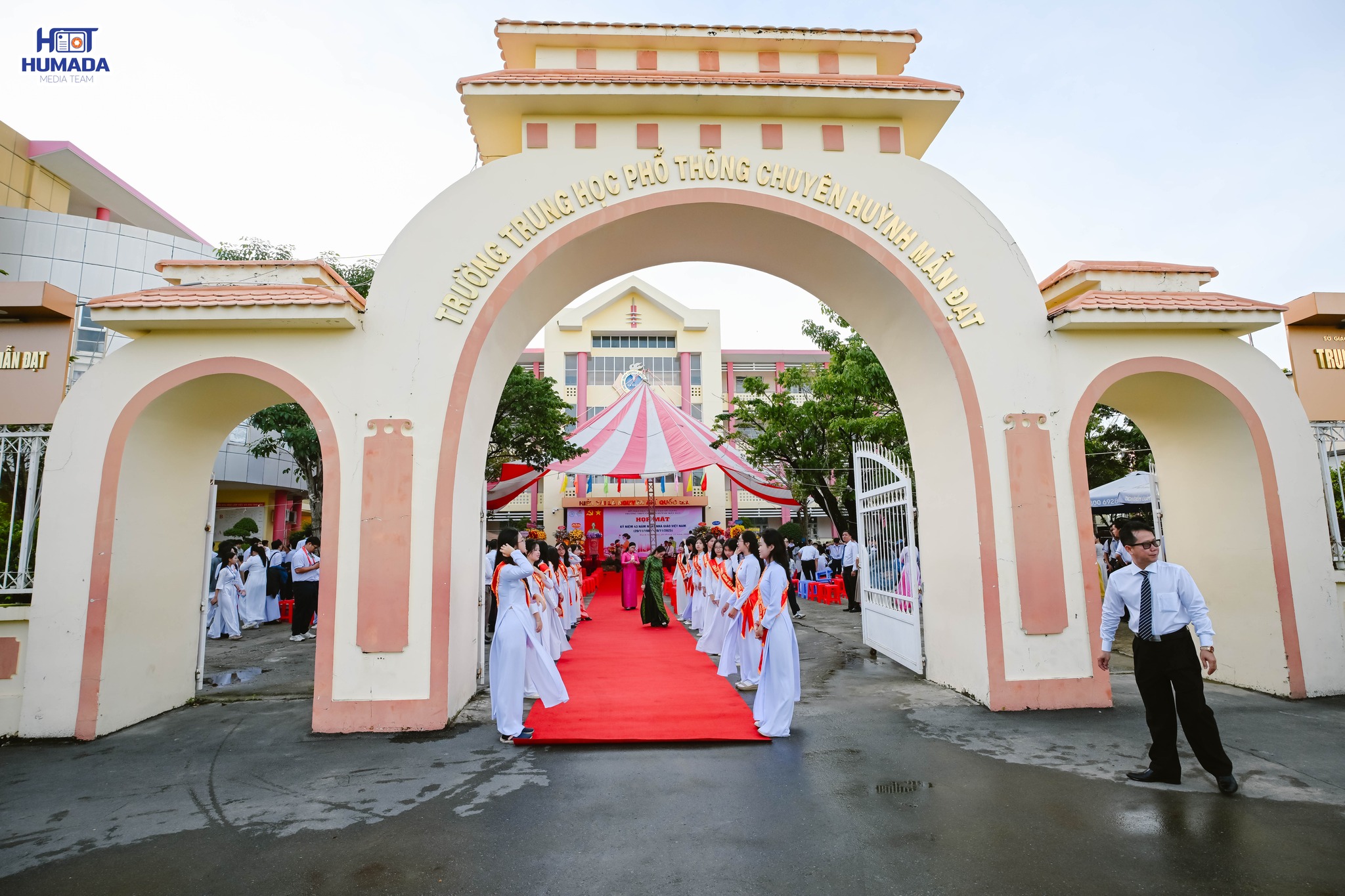 Trường THPT chuyên Huỳnh Mẫn Đạt ảnh 1