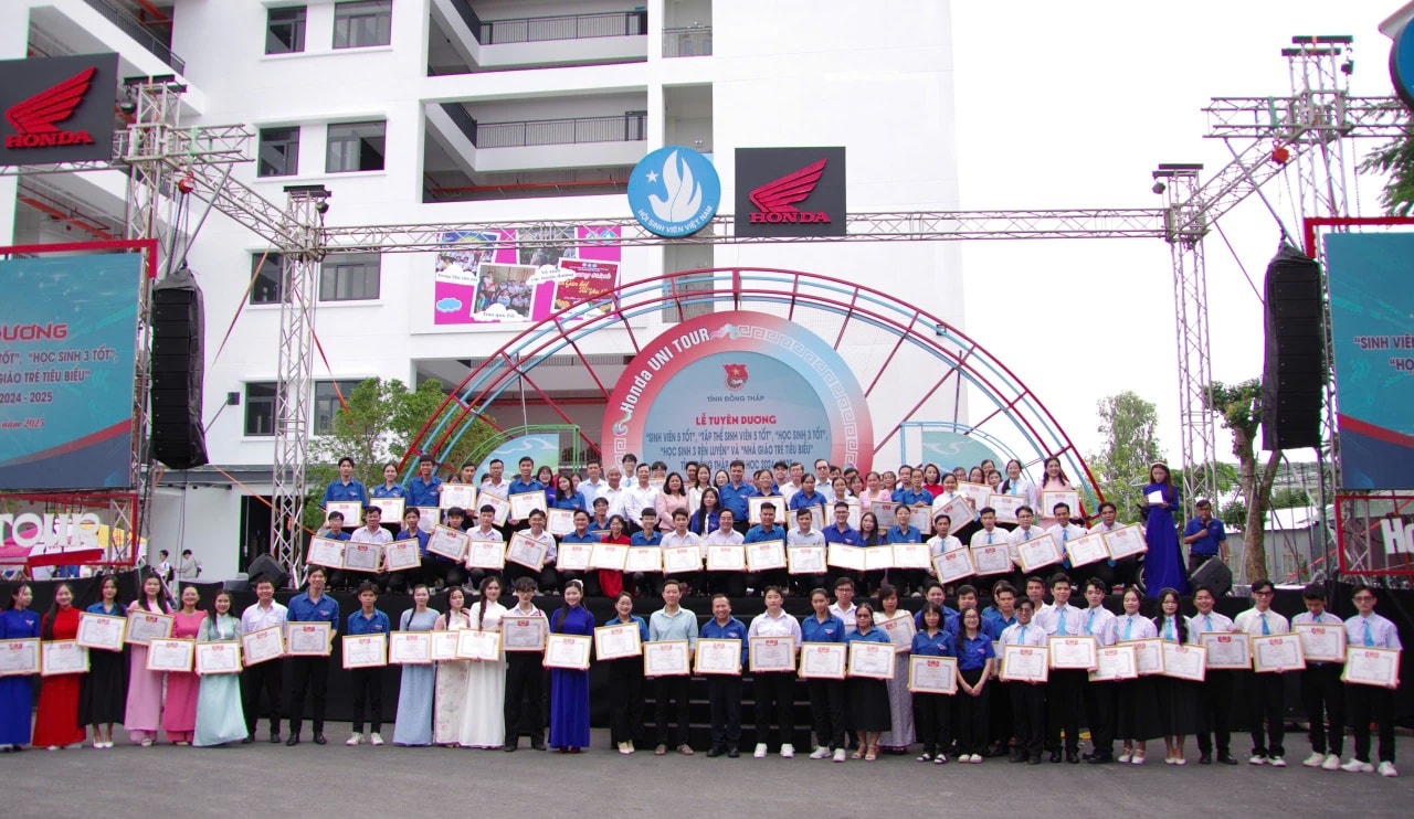 Trường THPT chuyên Nguyễn Đình Chiểu ảnh 1