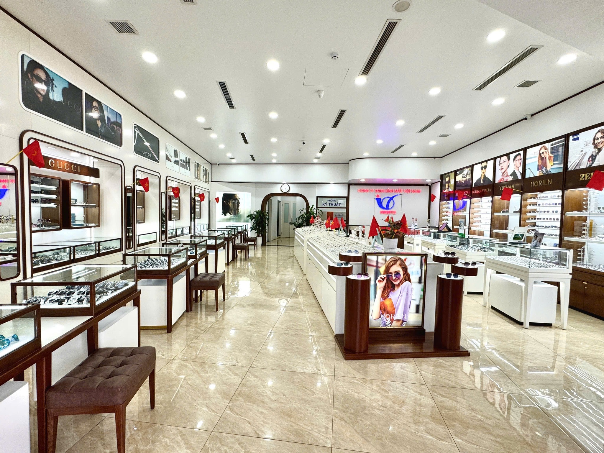 Kính Mắt Việt Nam - VinaOptic ảnh 2