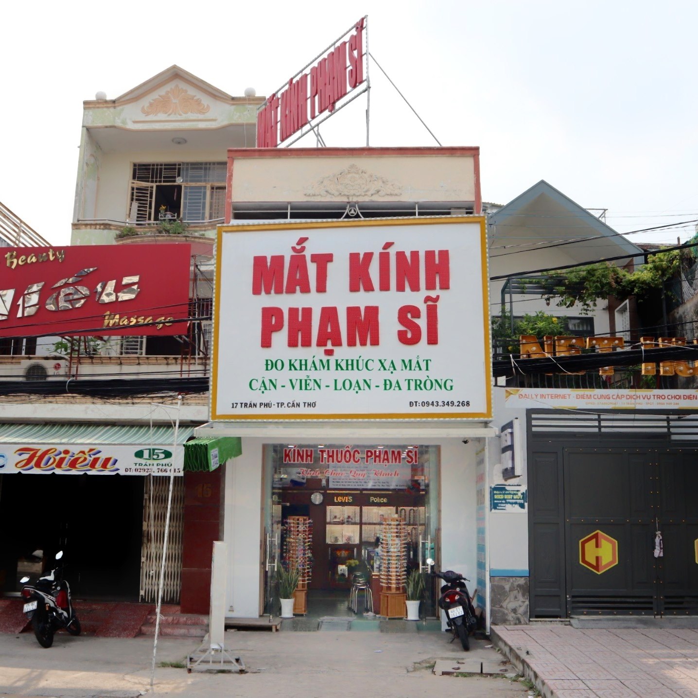 Mắt kính Phạm Sĩ ảnh 1