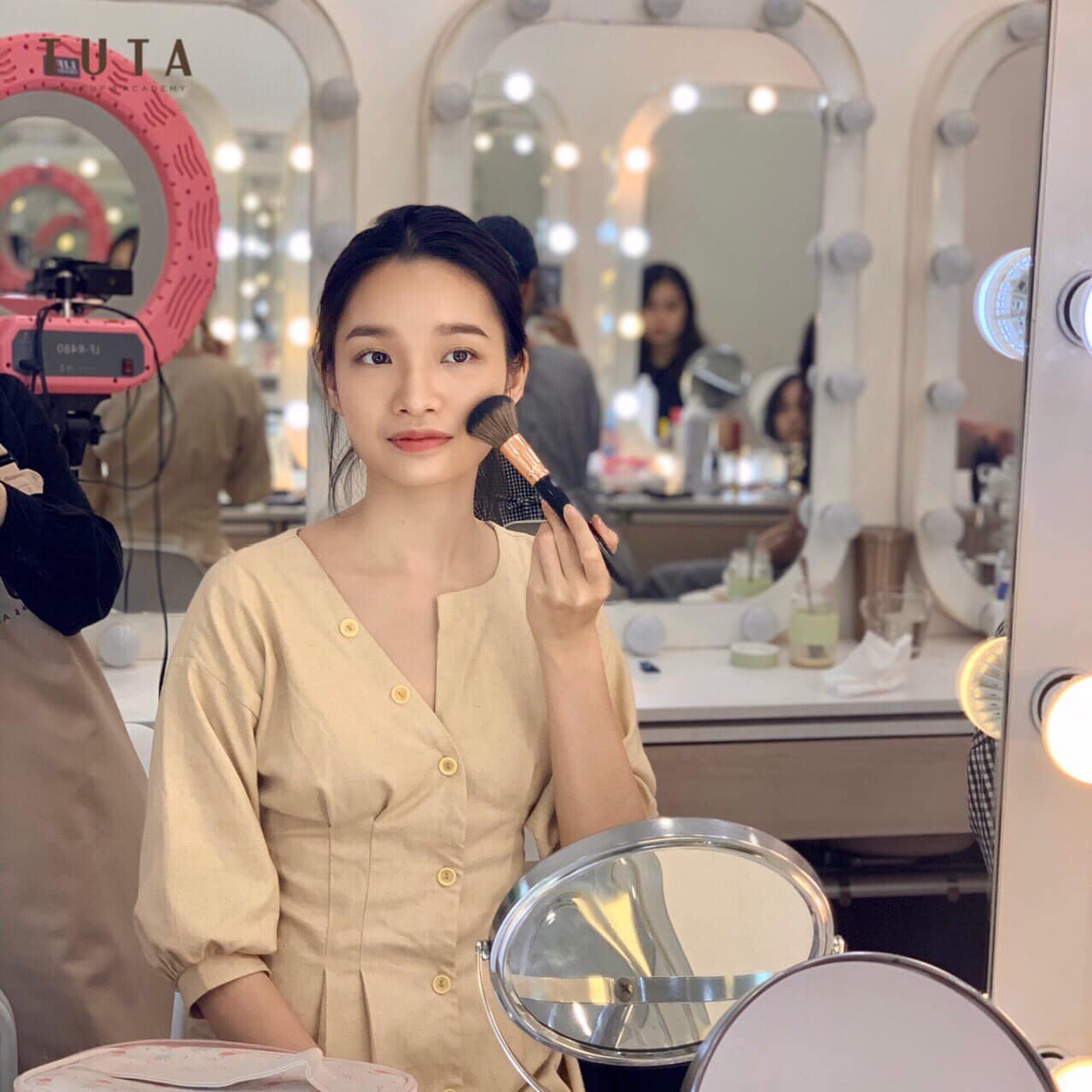 TUTA Makeup & Academy ảnh 1