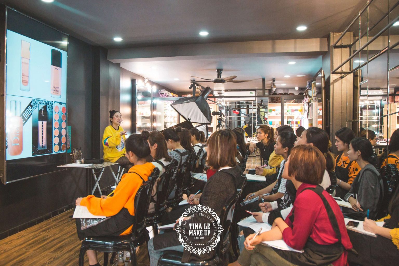 Tina Lê Makeup Academy ảnh 1