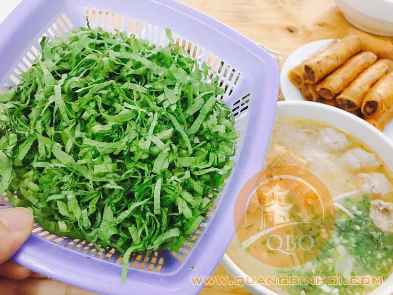 Bánh canh Quảng Bình ăn kèm rau cải thái nhỏ ảnh 1