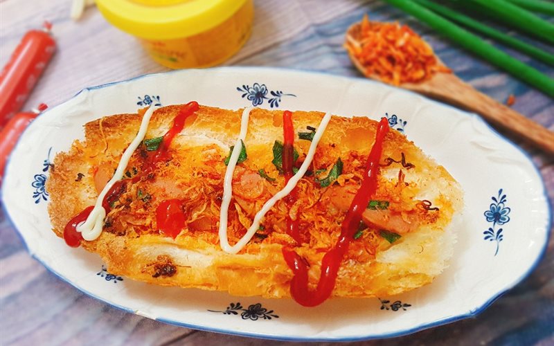 Bánh Mì Nướng Muối Ớt Cô Năm ảnh 2