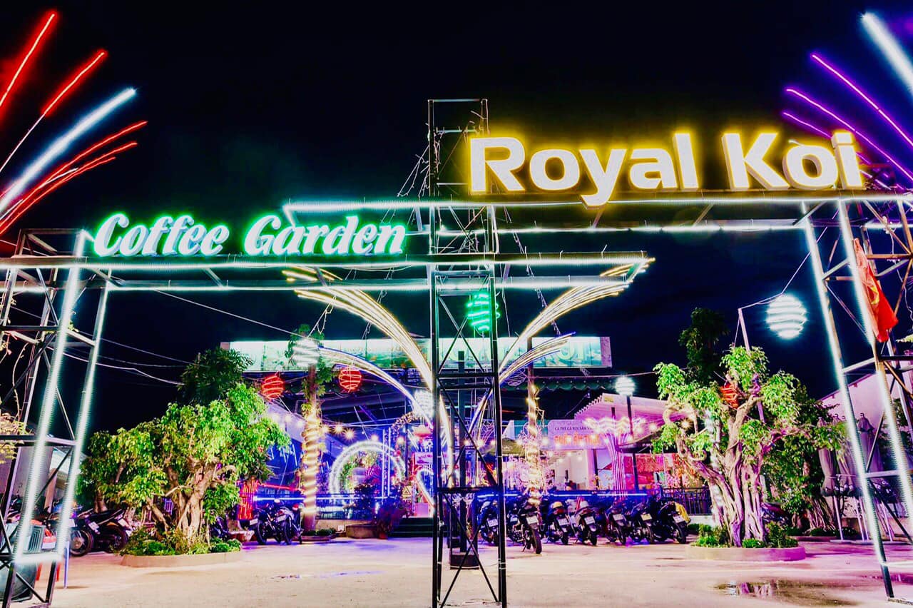 Royal koi garden coffee ảnh 1