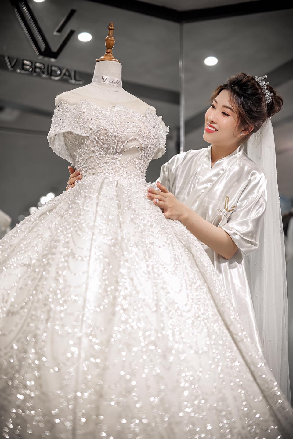 V. Bridal ảnh 2