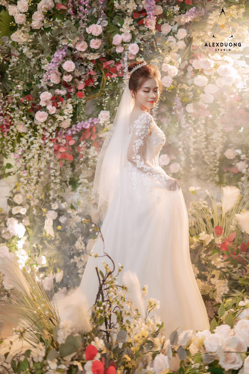 V. Bridal ảnh 3