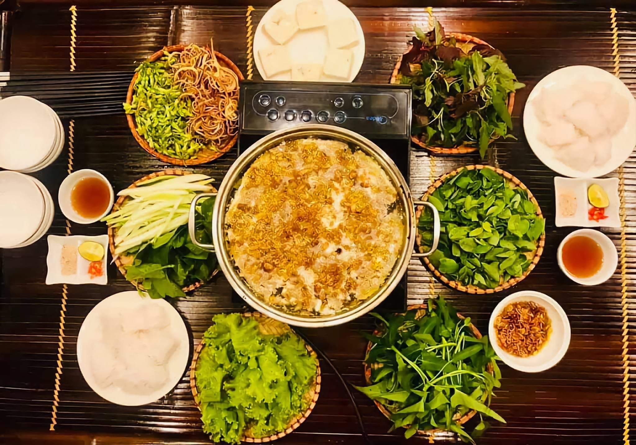Món nổi bật là lẩu cua đồng nguyên chất ảnh 1