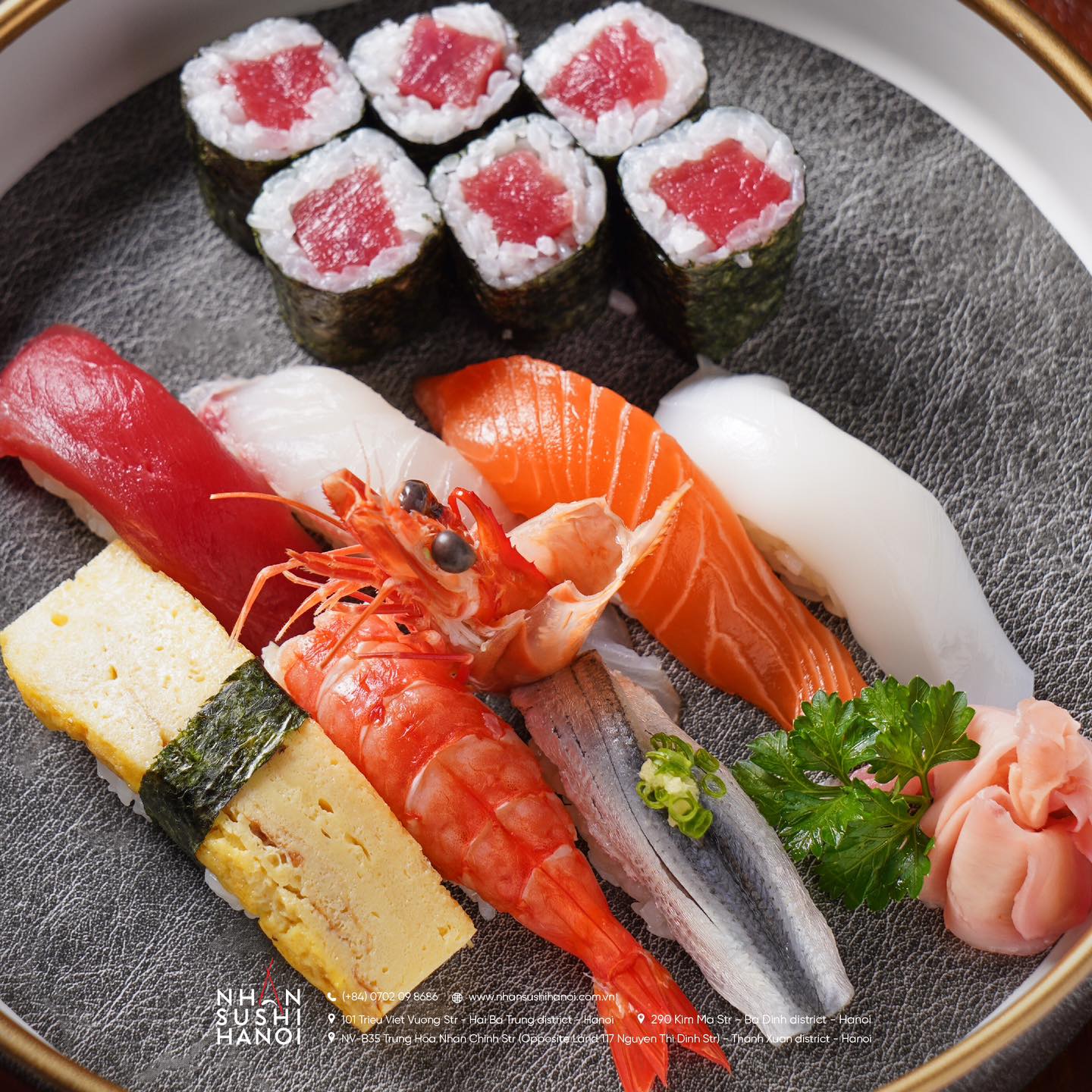 Sushi tại nhà hàng ảnh 2