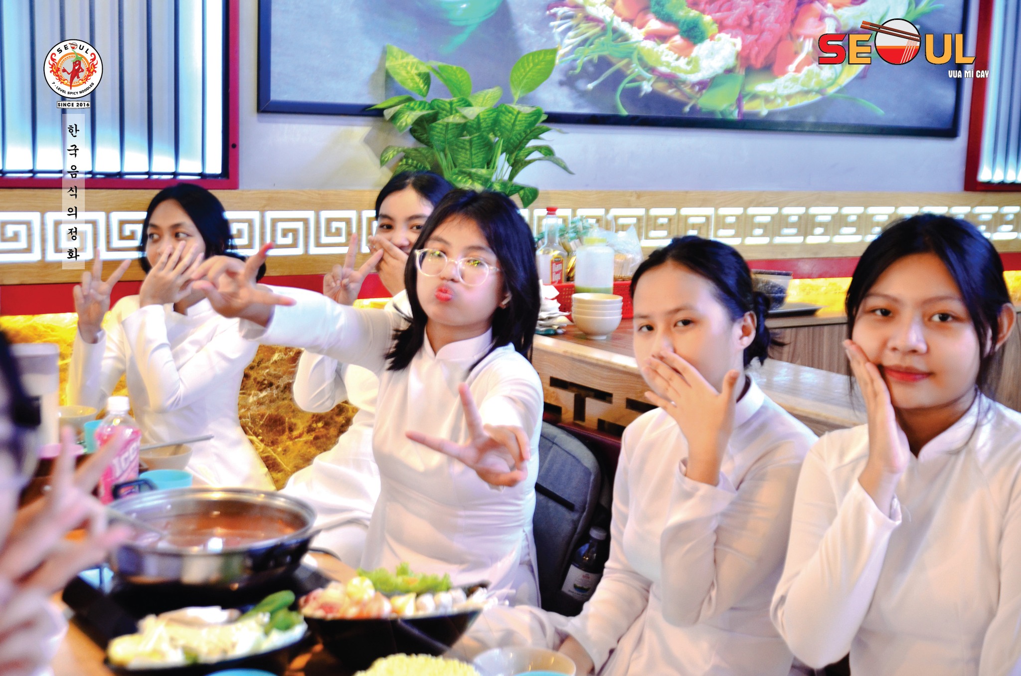 Khách hàng dùng bữa ảnh 3
