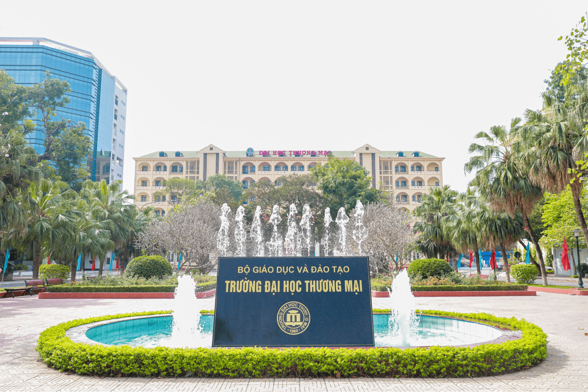 Đại Học Thương Mại ảnh 1