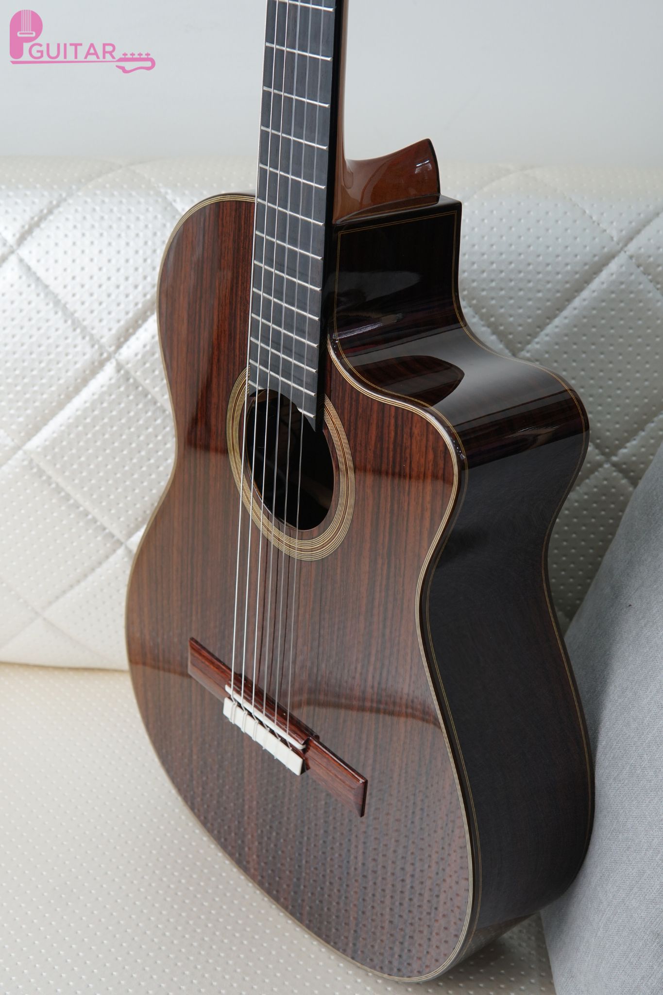 Pearl Pham Guitar ảnh 3