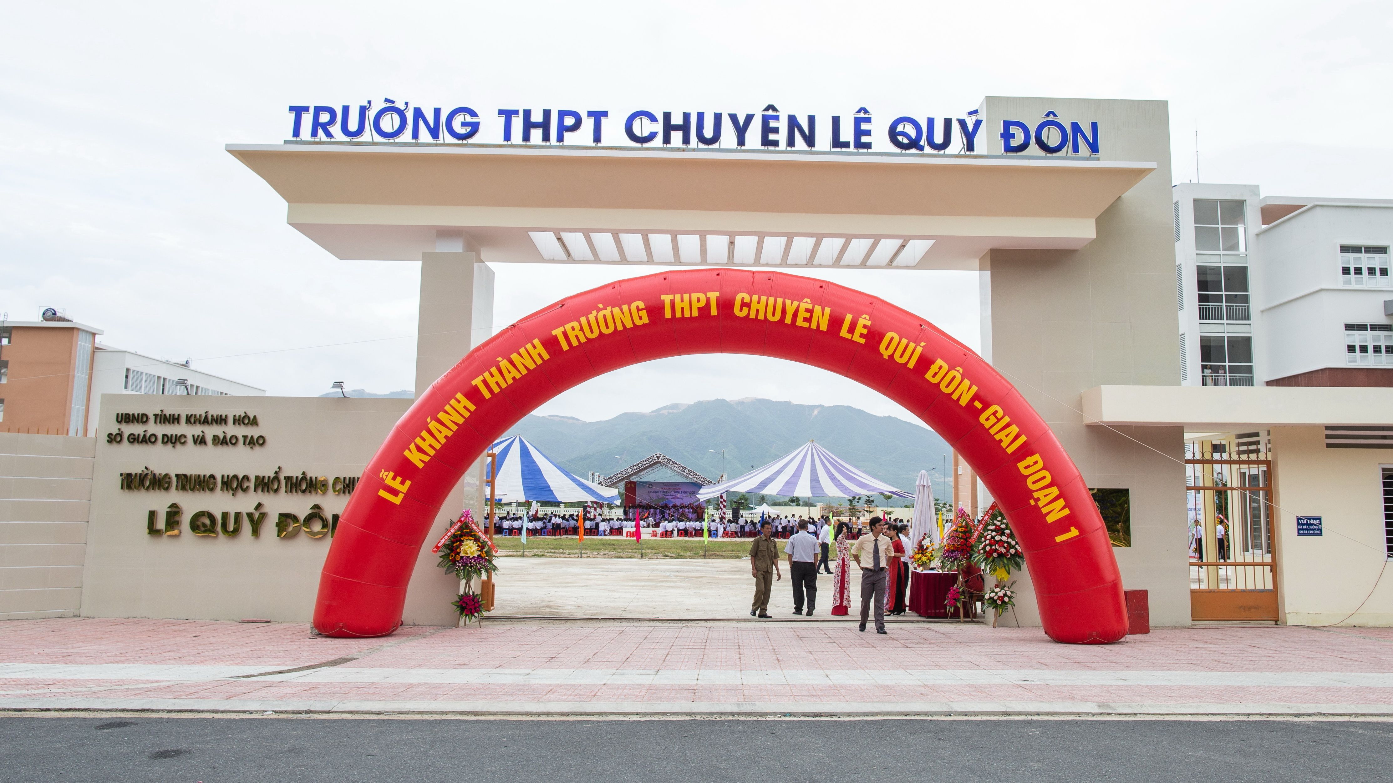 Trường THPT chuyên Lê Quý Đôn ảnh 2