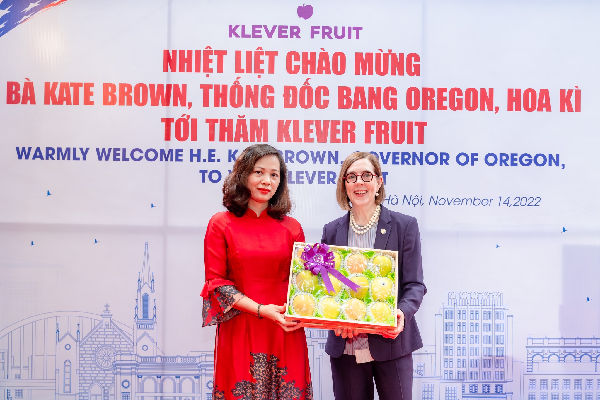 Bà Thống đốc ghé thăm cửa hàng Klever Fruit ảnh 1