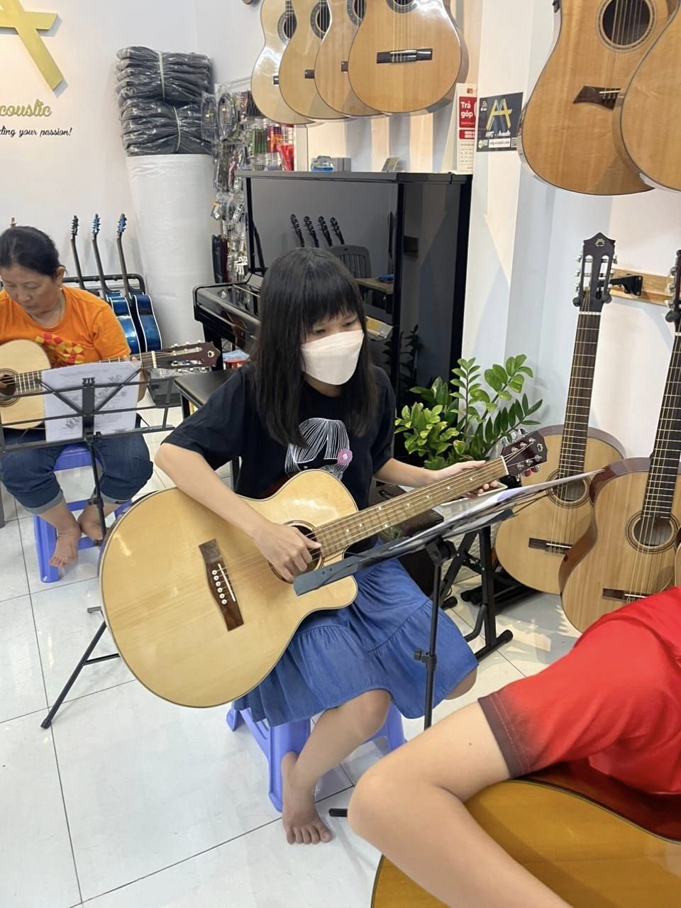 Trung tâm dạy đàn guitar MHG - Acoustic ảnh 2