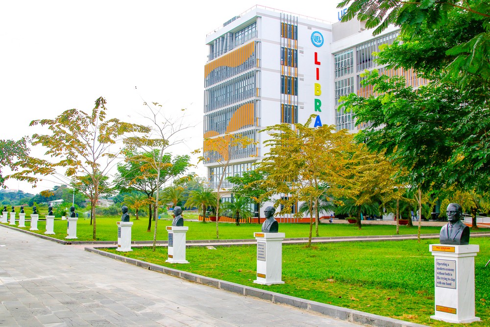 Đại học Kinh tế - Luật ảnh 2