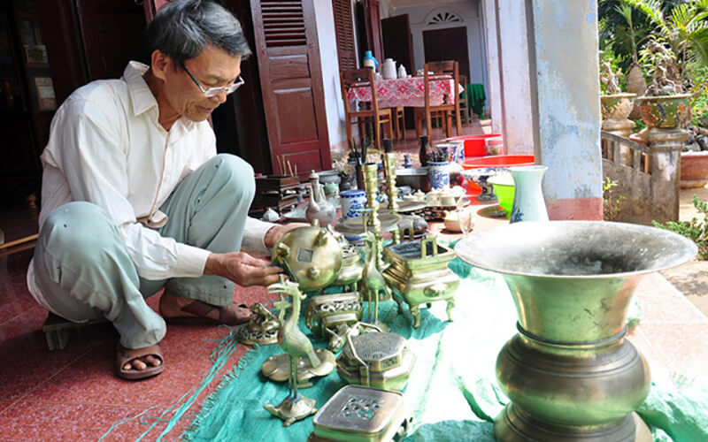 Lưu ý quan trọng khi lau dọn bàn thờ ảnh 1