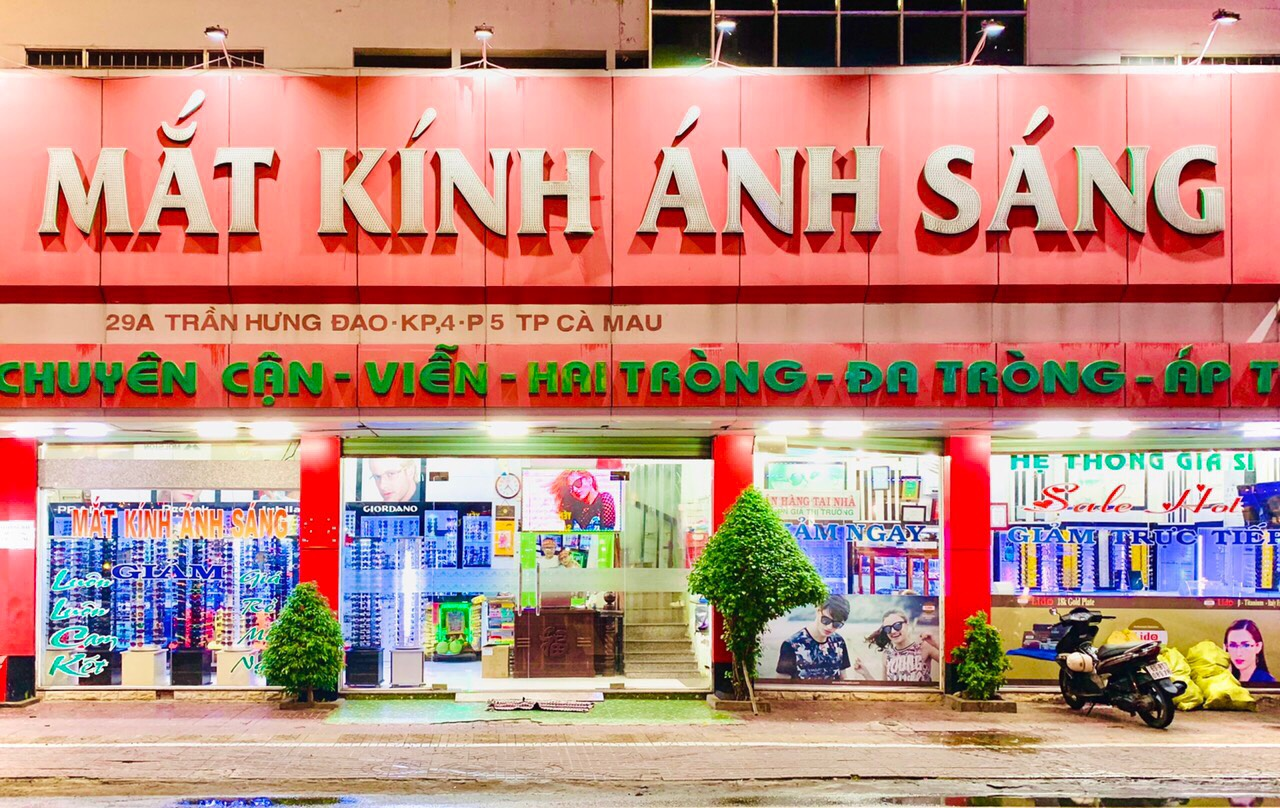 Mắt kính Ánh Sáng ảnh 2