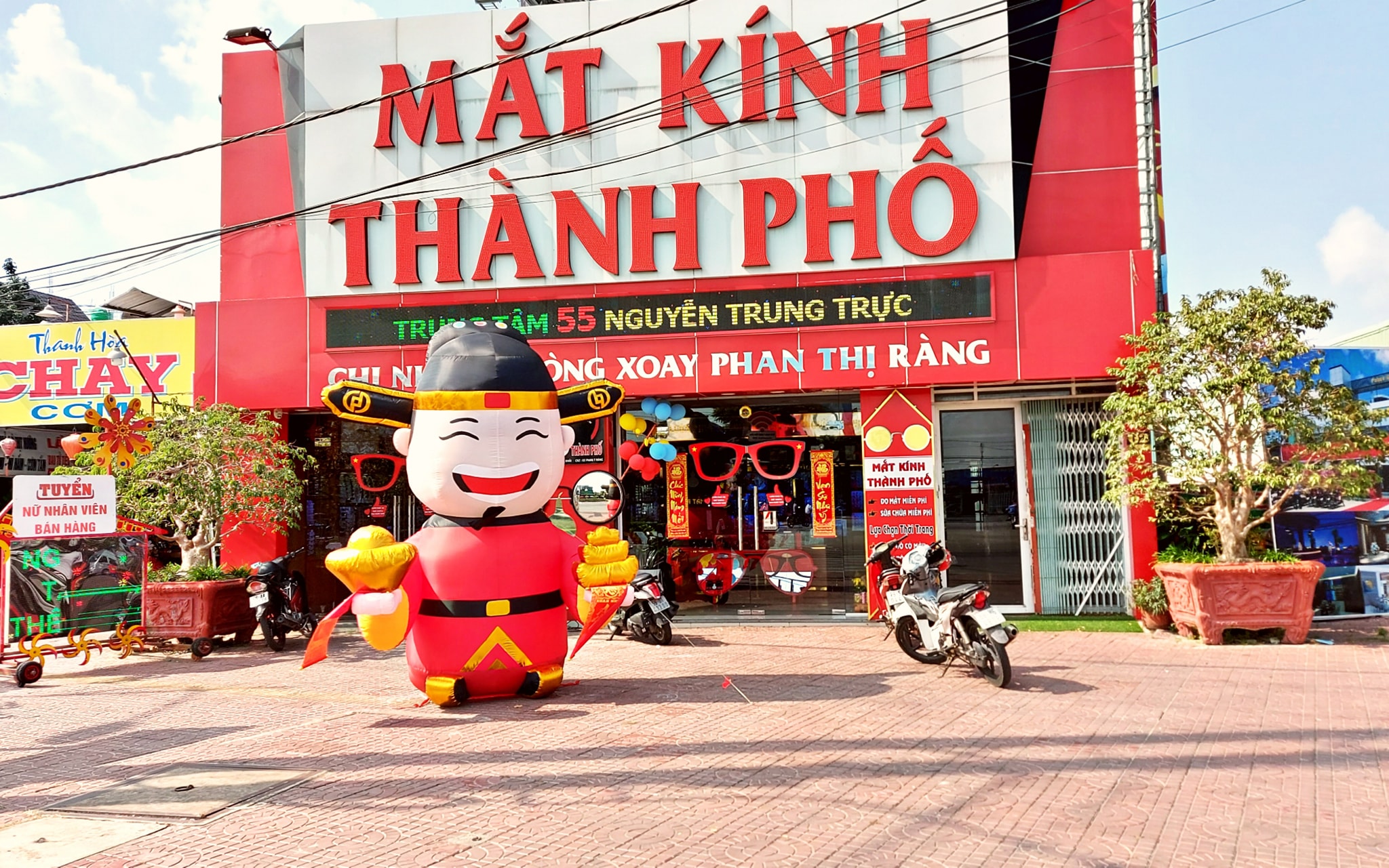 Mắt kính Thành Phố ảnh 1