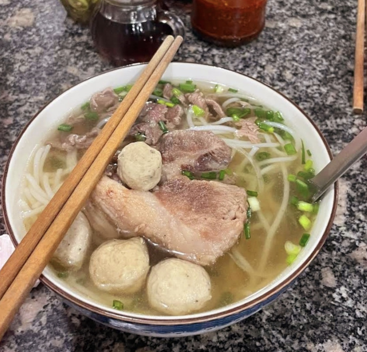 Bún bò Huế Thọ Râu ảnh 2