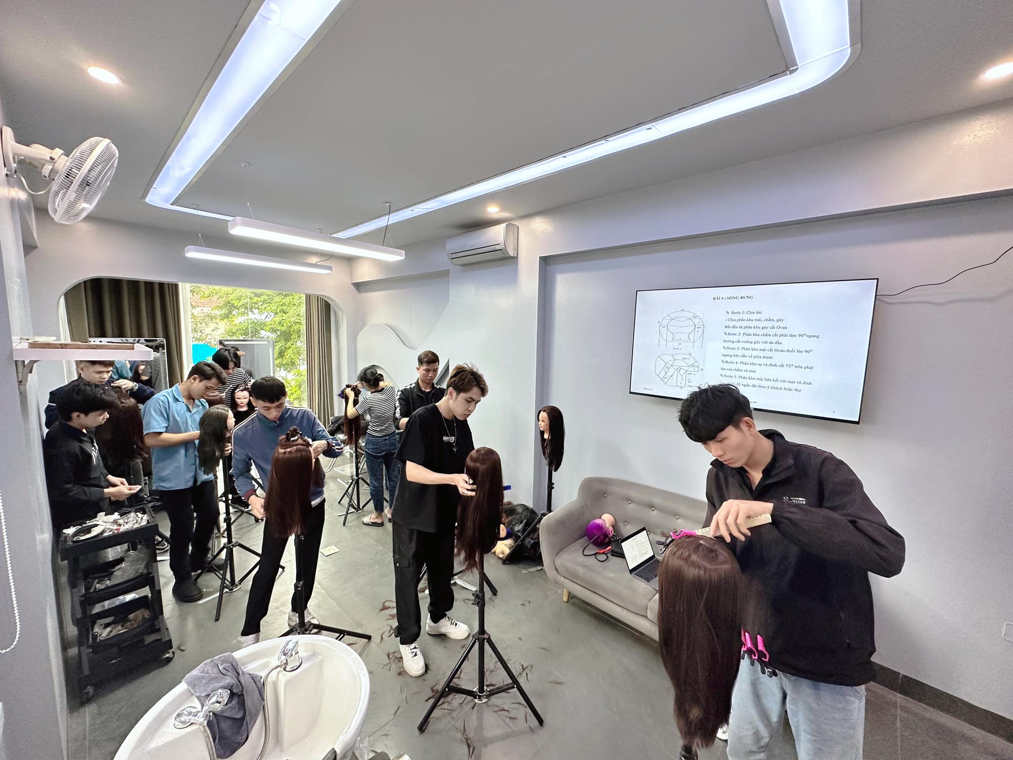 V.Hair Studio ảnh 2