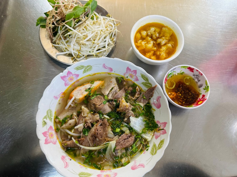 Bún Bò Huế Mỡ Nổi Cô Như ảnh 2