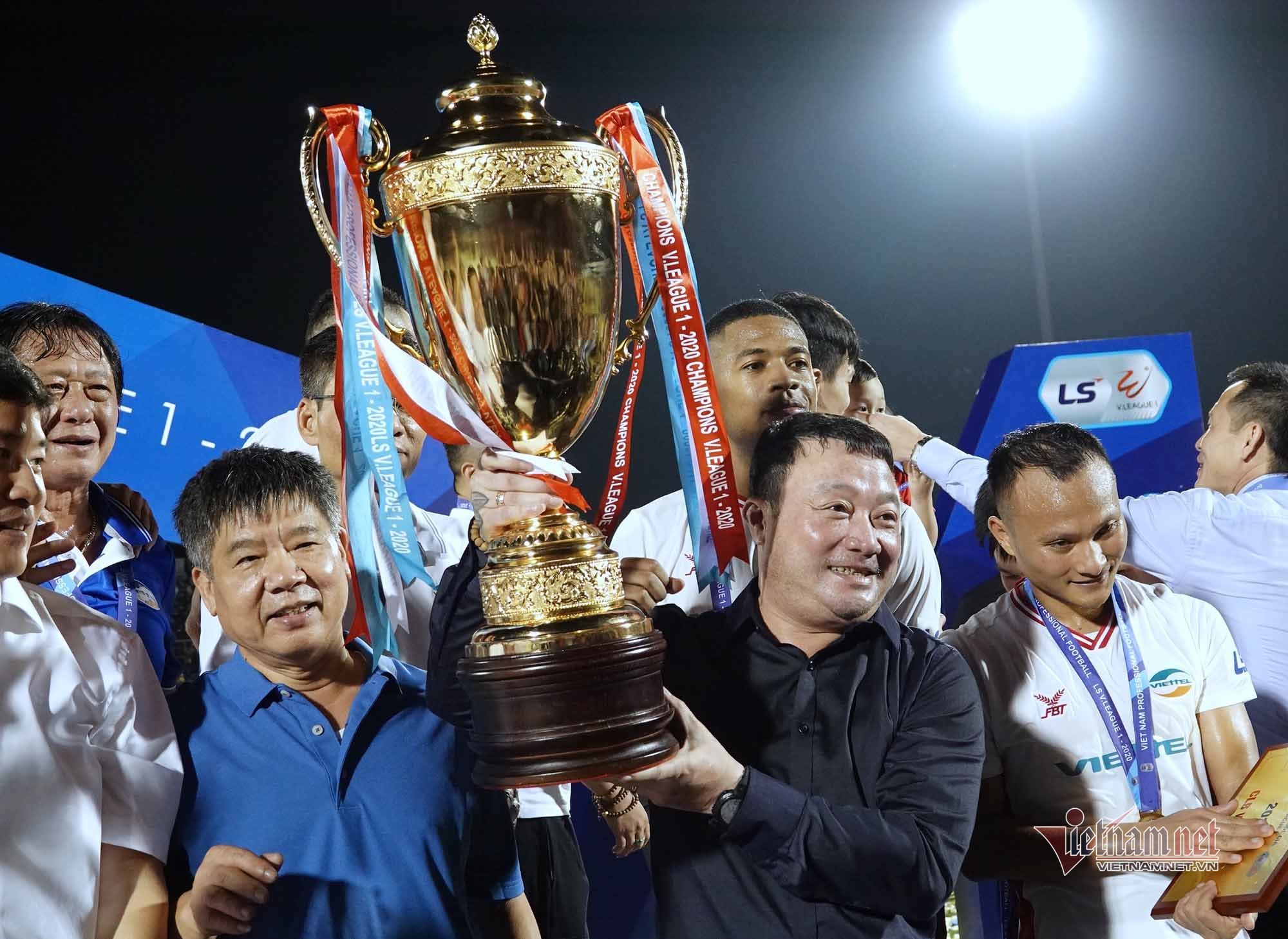 HLV Trương Việt Hoàng vô địch V-League 2020 cùng Viettel ảnh 1