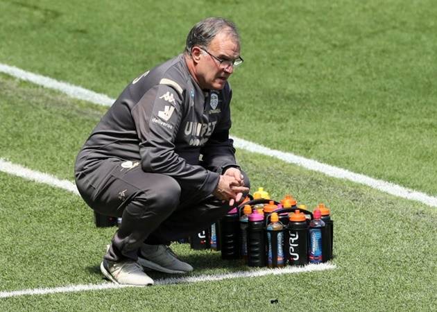 Bielsa với nhiệm vụ trụ hạng cùng Leed United ảnh 1