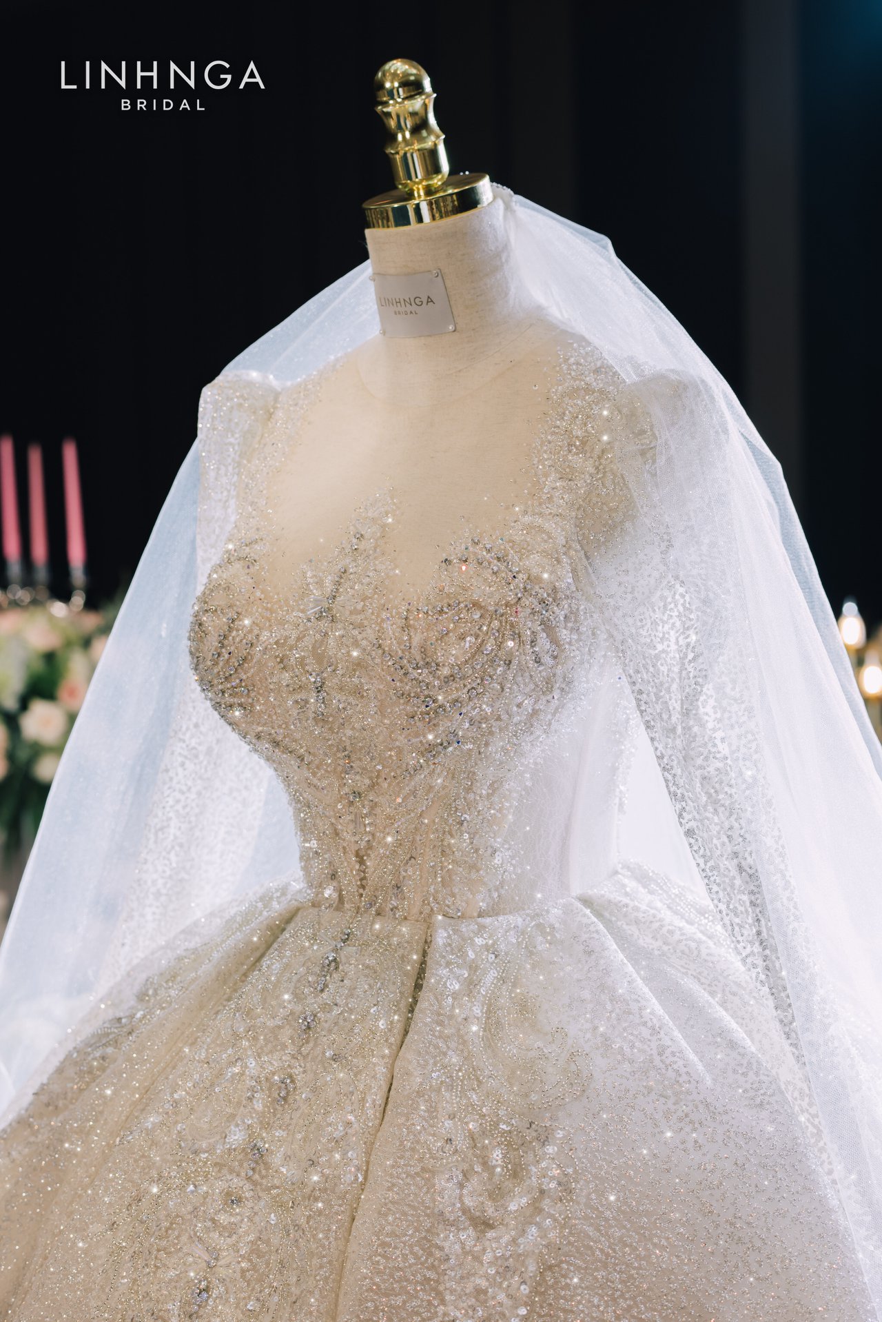 Người thiết kế váy cưới nửa tỷ đồng của HH Đỗ Mỹ Linh trên lễ đường